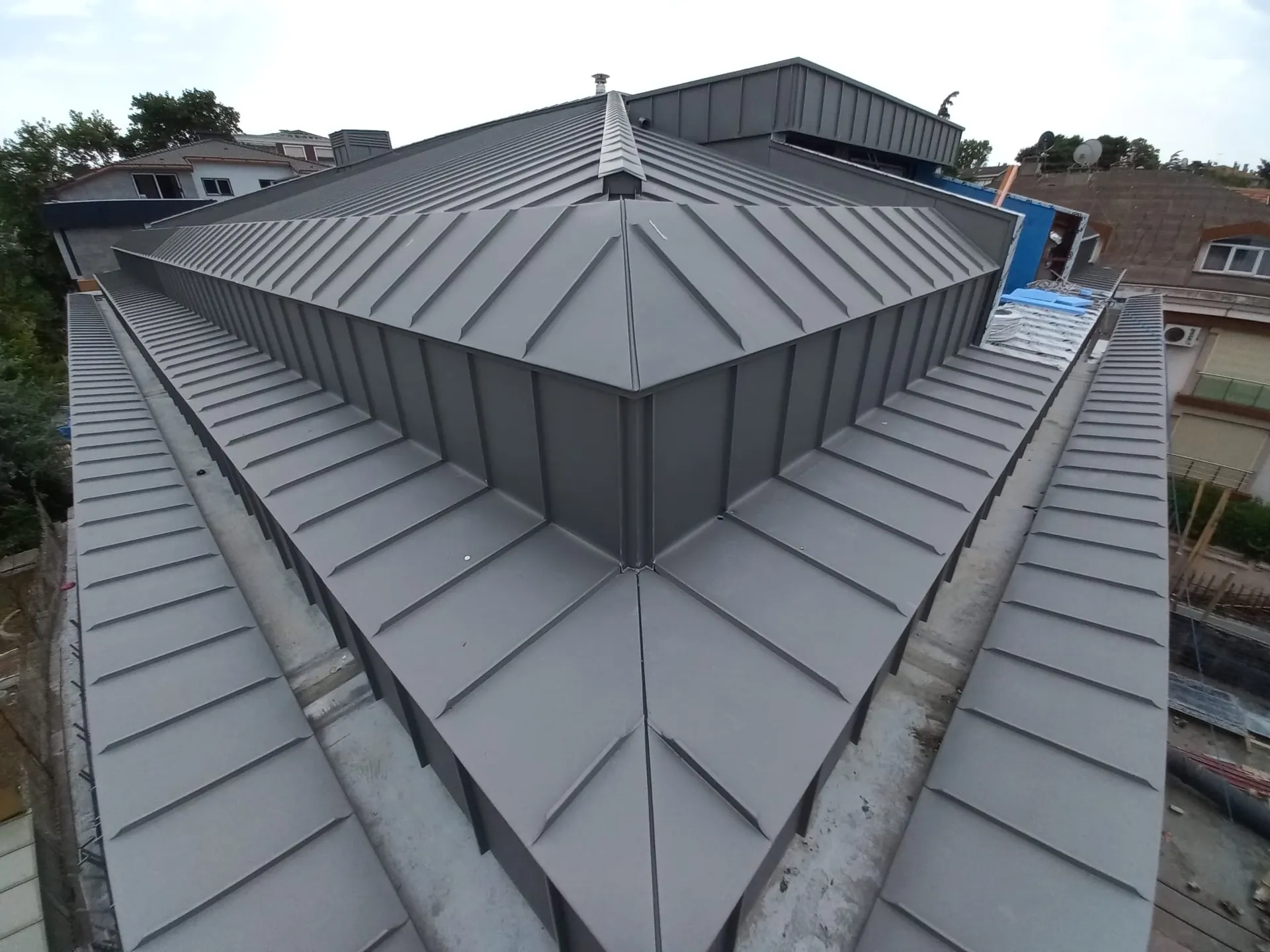 Completed standing seam roof with mechanically formed junctions