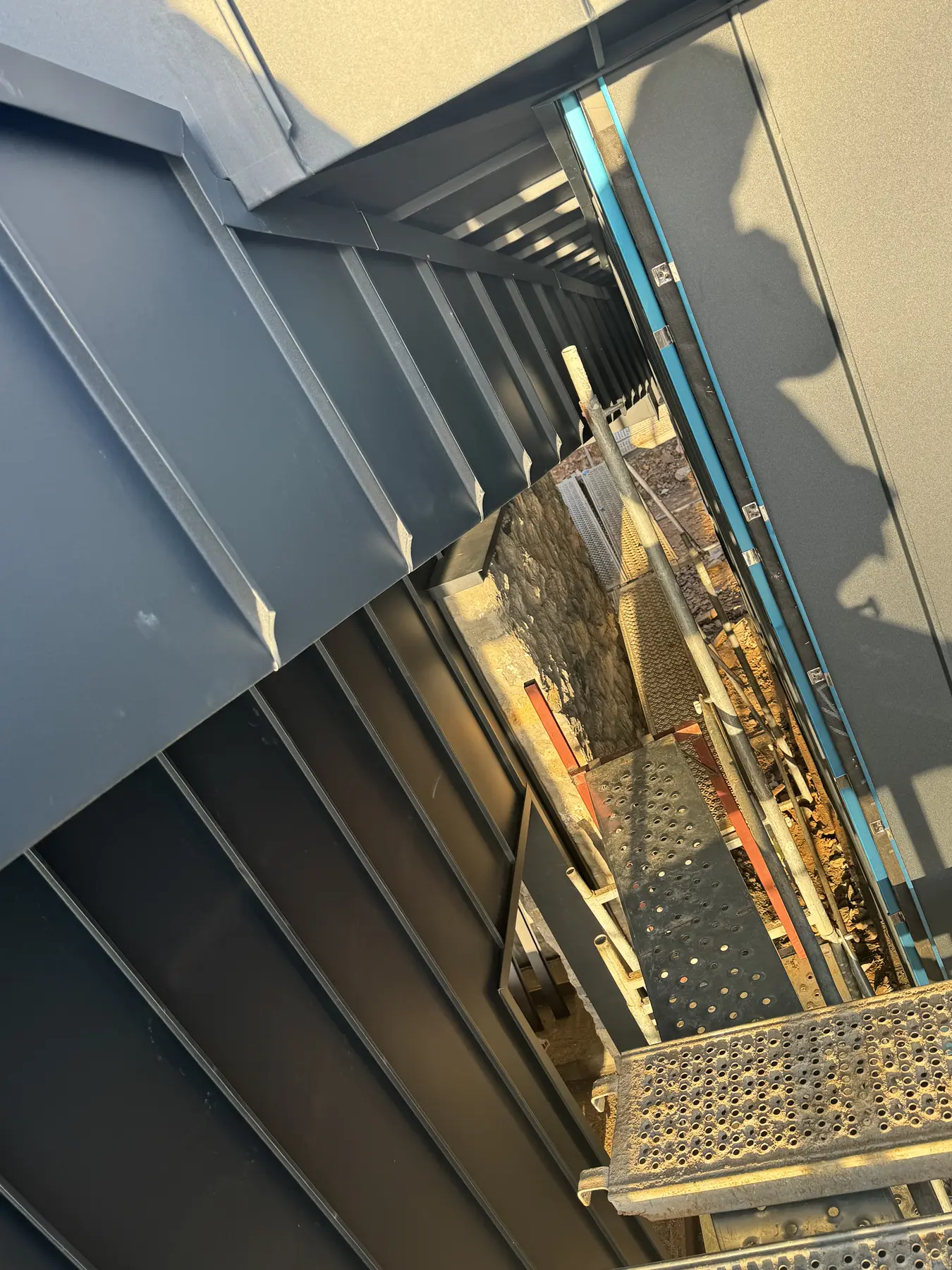 Metal façade opening-perimeter mock-up