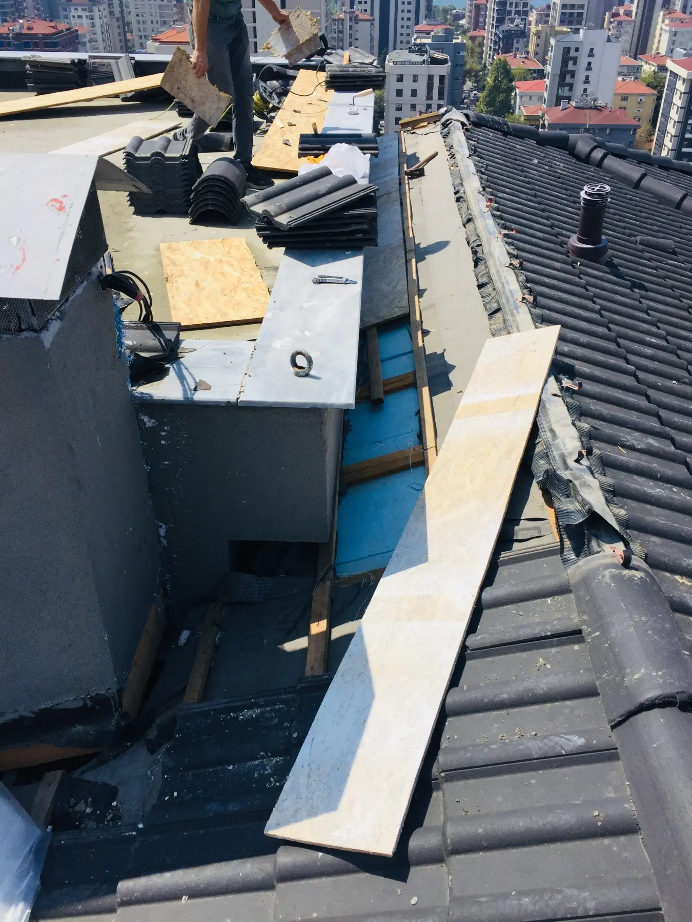 Intrusive investigation of valley, chimney and drainage areas on a tiled roof